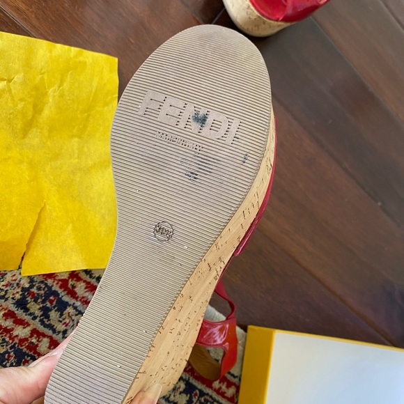 Fendi Red patent leather platform sandals - Picture 8 of 8